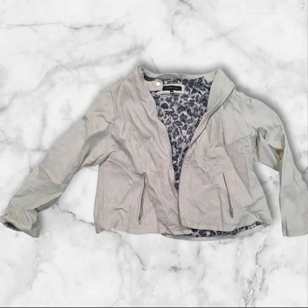 Black Rivet Cream Colored Leather Jacket Size 3XL